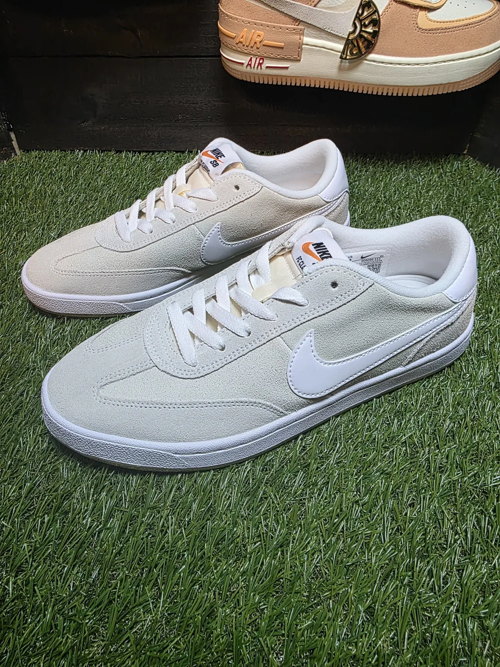 8 Men’s Nike SB FC Classic Sneakers — Cream/White
